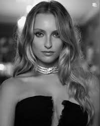 Non dirlo al mio capo" Lo Sguardo Degli Altri (TV Episode 2018)