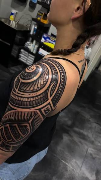 Awesome 1/2 wrap Hawaiian mix sleeve, progress to outer in the future 🤙 Much mahalos again coming down from Colorado 🙏, ., Dm to inquire , ., #tatzbykana #utah #colorado #freehand #hawaiian