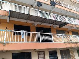 Bahagian bawah ada set sofa kayu yang memang tuan rumah sediakan. Untuk Disewa Flat Taman Jual Beli Hartanah Johor Facebook