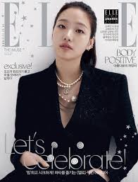 Lee juk yo es un hombre de 70 años de edad, quien es un respetado poeta. Kim Go Eun Elle Modestil Filmstars