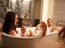 Gemeinsam finden wir die beste badewanne für deine. Die Royals Das Leben Mit Baby Prinz George