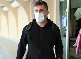 Com 5 milhões de seguidores em suas redes sociais, o crossfiteiro mais famoso do brasil vai participar ao vivo do otalab no uol de hoje e falar sobre o. Ex Bbb Arthur Picoli Desembarca Em Sp Apos Dias Em Conduru Quem Quem News