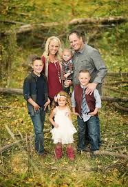 Family Photo Outfit Idea Family Picture Poses Family Pictures What To Wear Family Picture Outfits