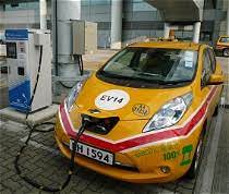 地面運輸中心巴士總站（ground transportation centre bus terminus，簡稱「gtc」），位於新界離島區赤鱲角暢達路23號香港國際機場地面運輸中心地面層，一號客運大樓及二號客運大樓之間，設有兩組露天圍邊式鋸齒型巴士總站。 Hkia News