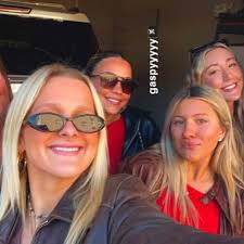 Hi! My name is Susannah Morrell and I am 100% committed to alabama. I am  looking for a roommate or suit-mates! I am from Lakeland, FL and looking  forward to rushing this