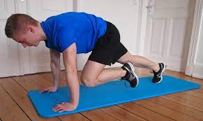 Viele menschen haben das bedürfnis sich fit halten zu wollen und einen ausgleich zum berufsalltag zu schaffen. Ausdauertraining Zu Hause Die Top 10 Ubungen Und Ein Workout