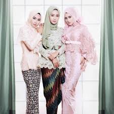 Model baju brokat terbaru 2021 : 25 Model Baju Brokat Kombinasi Batik Modern 2020