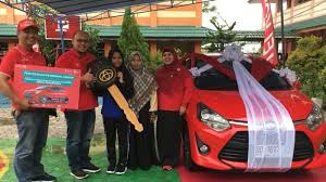 Biasanya undian menjadi bagian dari konsep agar orang tertarik untuk mengikuti kompetisi di dalam acara. Siswi Sma Ini Ini Bawa Pulang Mobil Undian Telkomsel Banjarmasin Post
