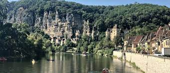 Dordogne, south west france is a beautiful place to spend your holidays, from the scenic villages, church architecture open fields and bucolic summers. 48 Hours In The Dordogne Oliver S Travels