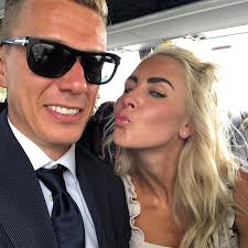Beginning his professional career with ifk göteborg in 2005, he went on to represent az. Wernbloom Instagram Profile With Posts And Stories Picuki Com