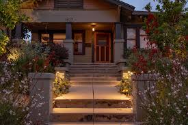 The Gold Hive Landscape Lighting Kichler How To California Garden Front Yard 0280 Jpg Landscape Lighting Backyard Design Kichler Landscape Lighting