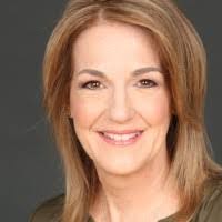 Traci Flores's Instagram, Twitter & Facebook