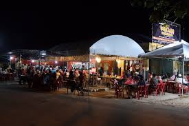 Daerah ini terletak di tenggara muar, barat daya kluang, timur laut pontian dan selatan segamat. Wachaa Burger Parit Kadir Johor Tempat Makan Western Yang Murah Dan Sedap