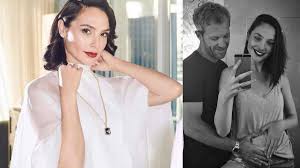 Gal gadot is wrapping up 2020 with a sweet tribute to her family of four. Gal Gadot Pregnant With Third Child Shares Picture Of Baby Bump