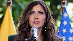 SNL”'s Pat gets reclaimed as trans/nonbinary icon with support from Julia  Sweeney in new doc: 'Pat is sexy'