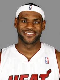 Listed below are the complete basketball legend lebron james body measurements details like his weight, height, chest, waist, biceps, and shoe size. Lebron James Height Weight Size Body Measurements Biography Wiki Age
