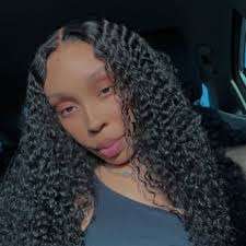 Erika Vanessa Mesa (@_Foreigne)