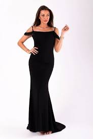 Retrouvez un large choix de robes en noir sur la boutique en ligne galerieslafayette.com. Robe De Soiree Chic Longue Noire Divine Robe Du Soir Longue Propose Par La Marque Your New St Idees Vestimentaires Tenue De Soiree Elegante Robe De Soiree Chic
