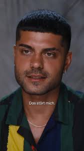 Poolparty-Gefühle: Turteln und Gedankenkarussell