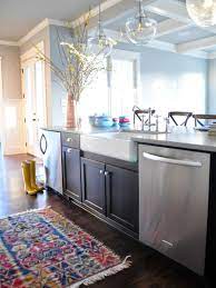 These Glass Kichler Everly Pendants Boast A Gentle Curve And A Filament Bulb For A Vintage Twist The Pe Kitchen Design Popular Kitchen Designs Kitchen Remodel