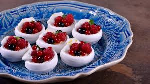 Recetas para hacer de forma sencilla. Pavlova Andrea Dopico Receta Canal Cocina Pavlova Pastel Chocolate Casero Recetas De Comida