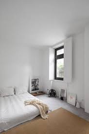 Desain tempat tidur tanpa ranjang adalah wujud gaya hidup minimalis yang mengutamakan kesederhanaan dan menjamin kebahagiaan. 12 Inspirasi Biar Tempat Tidur Lesehan Jadi Spot Favorit Di Kamarmu Yukepo Com