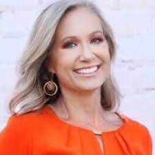 Leslie Cottle's Instagram, Twitter & Facebook