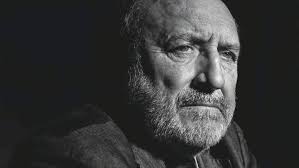 I genitori non dicano ai loro figli: “ai miei tempi” perché i tempi dei  genitori erano molto più favorevoli dei tempi dei vostri figli molto più  favorevoli! Io mi sono laureato nel