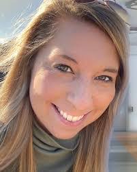 Jennifer Siewert's Instagram, Twitter & Facebook