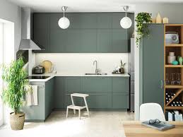 Walaupun penerapan model kitchen set minimalis dengan tipe kitchen island membutuhkan ruang yang relatif luas, namun kalian harus bisa memanfaatkan ruang ini seefektif mungkin. Bikin Dapur Berbekal Inspirasi Dari Pinterest Akuchichie