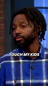 Elliot Faces Uncomfortable Moment in Front of Kids