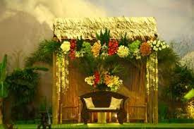 Caranya adalah dengan memasang pintu kuno dari bahan kayu yang lengkap dengan pintunya. Dekorasi Bambu Pengrajin Bambu 085711101345 Pengiriman Seluruh Indonesia