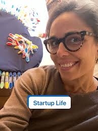 En stor del af Startup Livet er ikke så glamourøst. Vi skal Pitche for  Nordic Health Lab om 3 timer og her sidder jeg og limer vores prototype, så  vi kan være