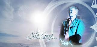 Her er han med anne rimmen på rød løper før gullruten i 2015. Ailo Gaup Forfatter Og Sjaman Sol W Jonassen