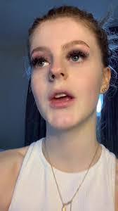 Phoebe Downey's Instagram, Twitter & Facebook