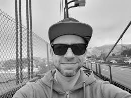 San Francisco is a pulsating city with dark corners, steep roads, fog,  splendor, misery, gloomy bars and impressive architecture. I´ve traveled  there for an 'On Location Tour' through a suspenseful 'Dark Passage (