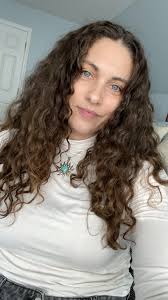 Therapist Shares Experience and Encourages Self-Compassion for Dull Women