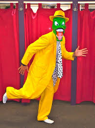 Jim carrey being the mask wore this yellow unique costume and conquered your hearts with his funny acting and his style of wearing clothes. Ifxckt H1k6hdm