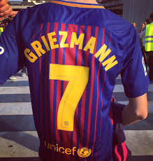 The ball landed right to captain gabi, who nudged it towards saul. Fcbarcelonafl On Twitter A Fan Outside Of The Camp Nou Wearing A Customized Antoine Griezmann Number 7 Barca Shirt Fcblive Via Enzoolivera Https T Co Jsvjrxoeps