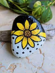 20 Awesome Garden Design Ideas With Rocks Trenduhome Rock Painting Designs Painted Rocks Sunflower Painted Rocks