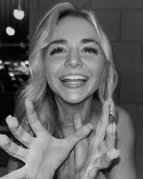 Hallie Gates's Instagram, Twitter & Facebook