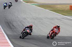 Fabio quartararo consiguió su primer éxito en el moto gp, mientras que marc márquez sufrió una caída y se fracturó el húmero derecho. 3okztgcxwniebm