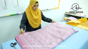 Aku ternampak balak bapa mertuaku terpacak keras di celah paha. Pola Awie Manik Skirt Susun Belakang Dewasa Youtube