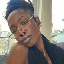 Carli Price's Instagram, Twitter & Facebook