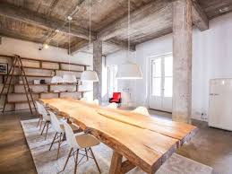 Open Space Espace Partage Salle De Reunion Table En Bois Naturel Bois Massif Etageres Bois Styl Idee Deco Bureau Agence Immobiliere Table En Bois Naturel