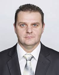 Od října 2013 je poslanec, od ledna 2017 do října 2017 byl prvním místopředsedou. Esenbak Ondracek Na Gibs Zatim Dohlizet Nebude Lide Vysli Do Ulic Blesk Cz