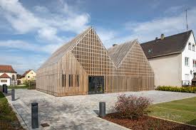 Laut meinem navi sollte ich in der parallelstraße über eine mauer klettern, durch den garten laufen, um an das grundstück von stefan raab zu kommen. Das Haus Im Haus