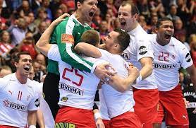 بعد ذلك عاد منتخب الدنمارك للسيطرة على مجريات المباراة. Ø¸Ù‡ÙˆØ± Ø£ÙˆÙ„ Ø­Ø§Ù„Ø© Ø¥ØµØ§Ø¨Ø© Ø¨ÙÙŠØ±ÙˆØ³ ÙƒÙˆØ±ÙˆÙ†Ø§ Ø¨ÙŠÙ† ØµÙÙˆÙ Ø§Ù„Ù…Ù†ØªØ®Ø¨ Ø§Ù„Ø¯Ù†Ù…Ø§Ø±ÙƒÙŠ Ù„ÙƒØ±Ø© Ø§Ù„ÙŠØ¯ Ø¨ÙˆØ§Ø¨Ø© Ø§Ù„Ø£Ù‡Ø±Ø§Ù…