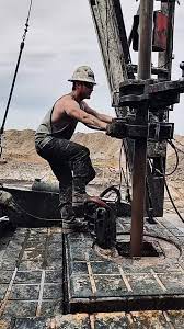 Oil Rig Workers Throwing The Chain. The Amount Of Skill And Strength These  Roughnecks Have Is Just Incredible : R/Damnthatsinteresting