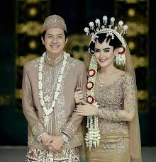Video wedding clip pernikahan muslim pengantin adat jawa (javanese wedding ceremony) dengan baju net. Terbaik Pakaian Orang Tua Pengantin Adat Jawa Baju Orang Tua Pengantin Diary Hijaber